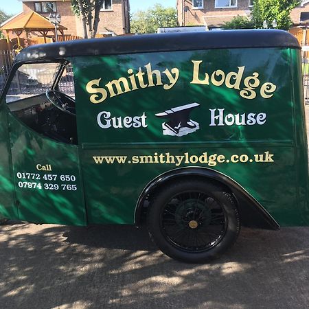 Smithy Lodge Guest House Leyland Bagian luar foto