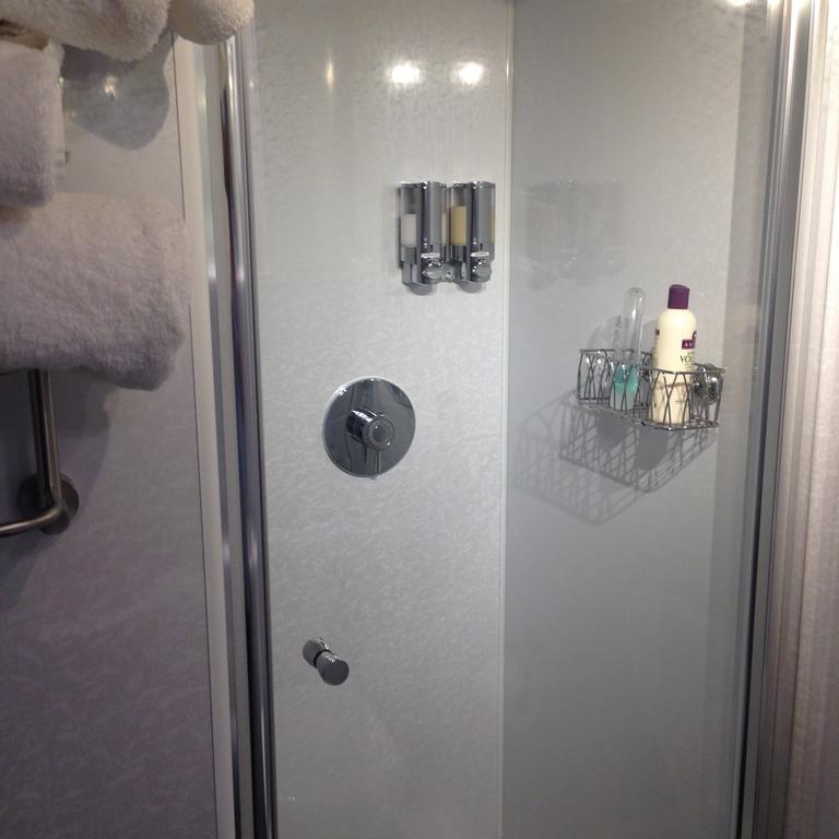 Smithy Lodge Guest House Leyland Bagian luar foto
