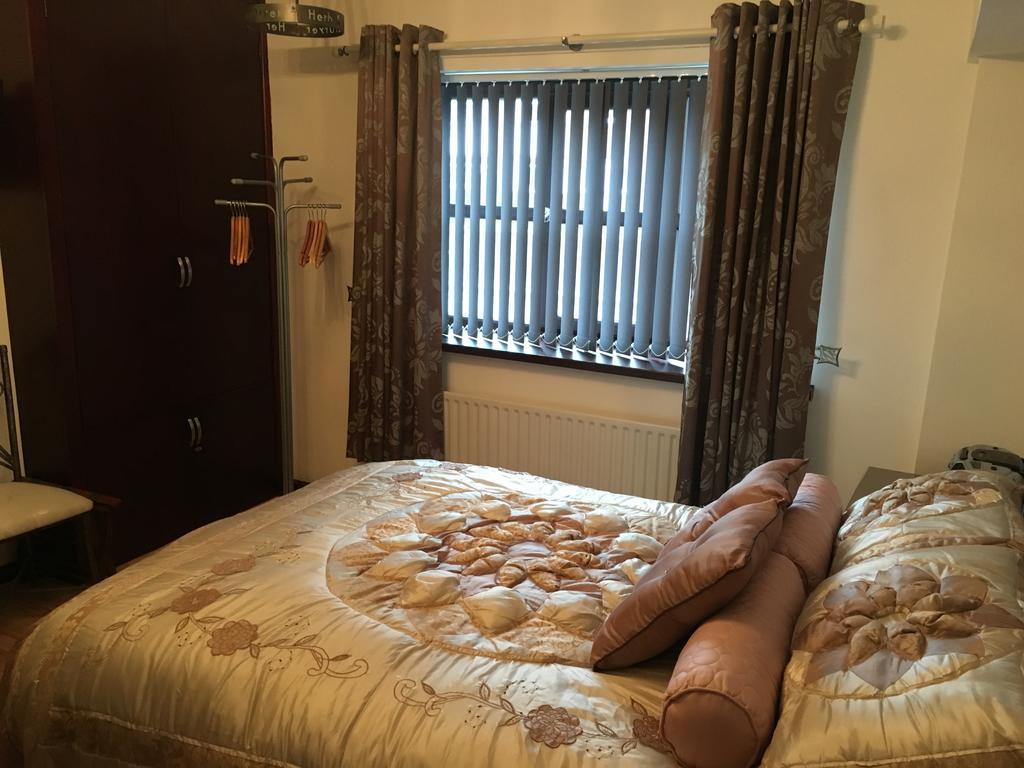 Smithy Lodge Guest House Leyland Bagian luar foto